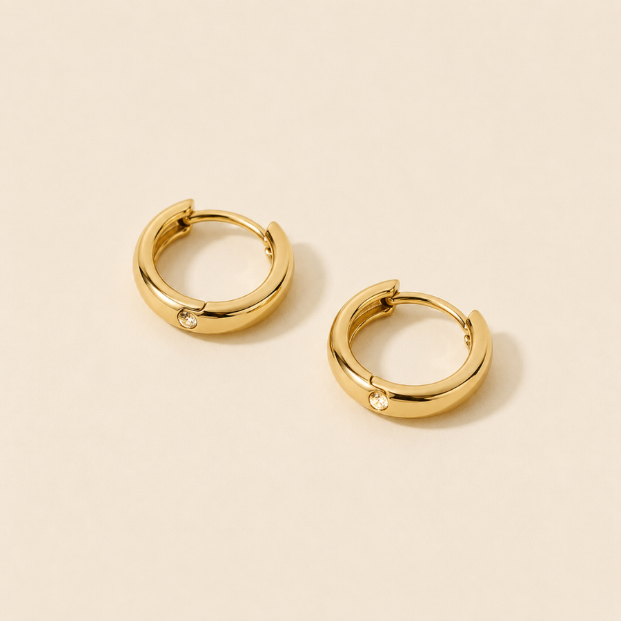 Aya | Pendientes Huggie con Brillo
