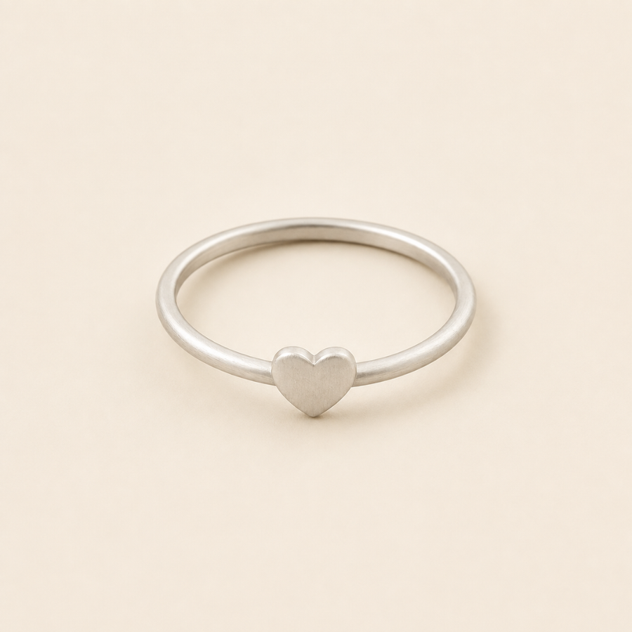Odette | Anillo con Corazón Grabado